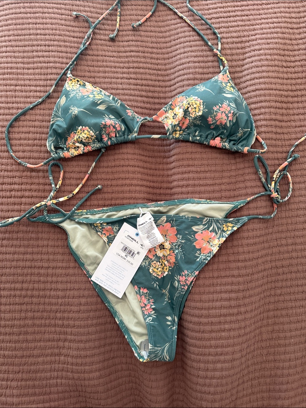 O’Neill Green Floral String Bikini Set
Bottom xl top medium/large